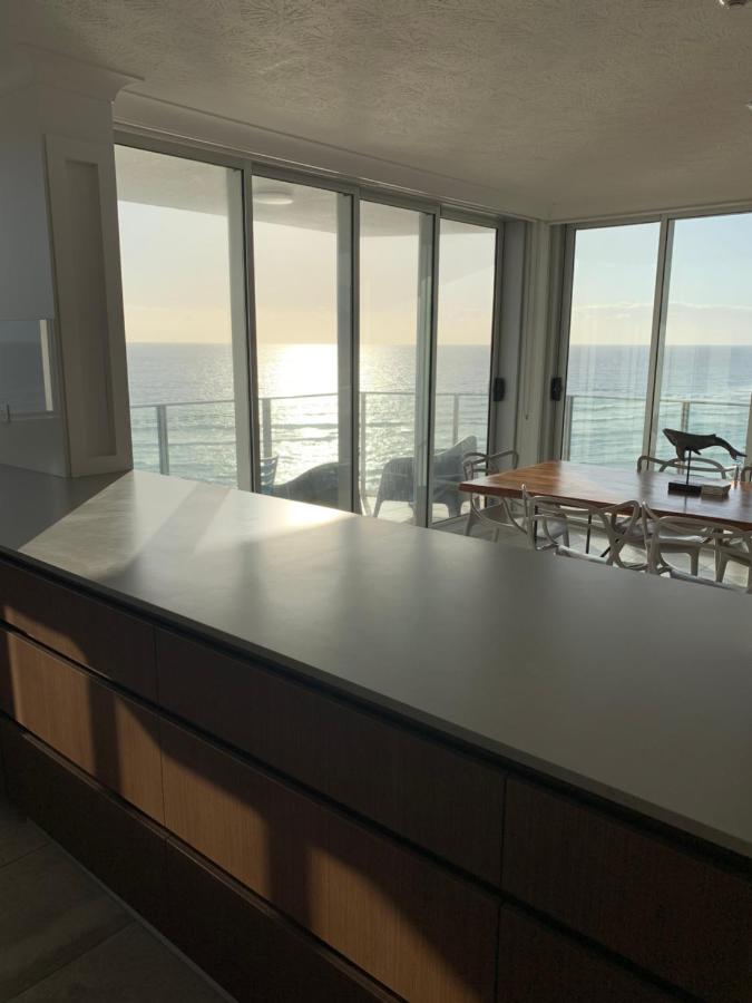 Pacific Regis Beachfront Holiday Apartments Gold Coast Eksteriør bilde